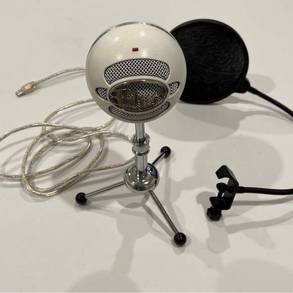 Blue Snowball Microphone & Pop Guard - Picture 2 of 13
